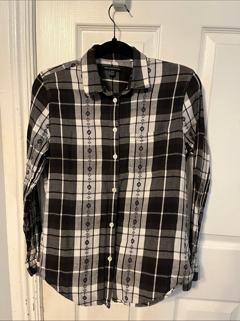 American Eagle Black & White Plaid Button-Up Shirt